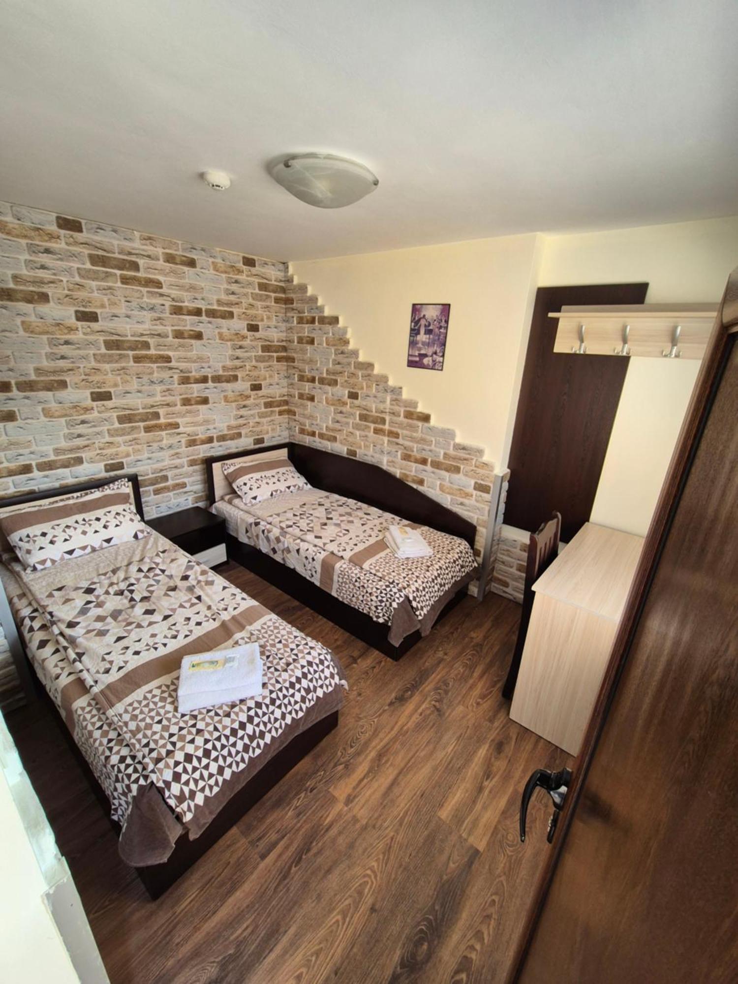 דוספאט Divna Guest House מראה חיצוני תמונה