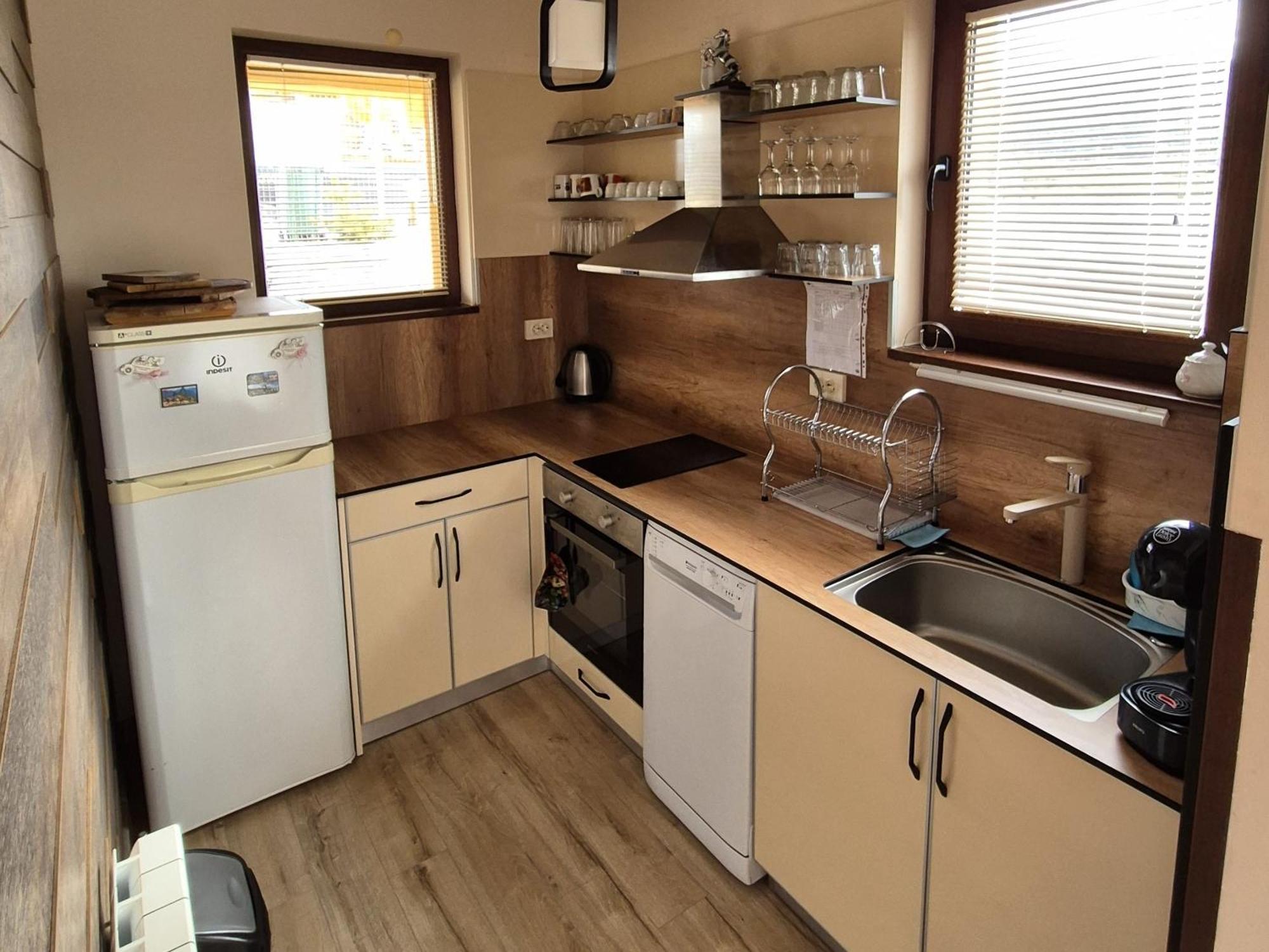 דוספאט Divna Guest House מראה חיצוני תמונה